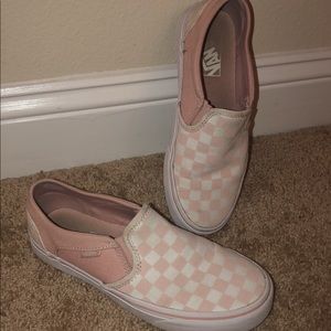 CLASSIC WOMENS CHECKERED SLIP-ON VANS